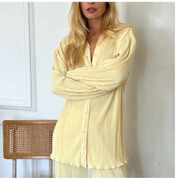 Isalis Syd Plisse Pleated Longsleeve Collared Blouse size medium in black - Picture 2 of 11